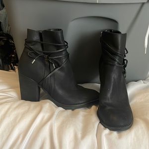 Heeled boots